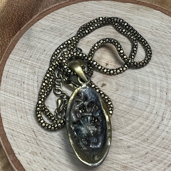 VTG| Floral AB Crystals Necklace 💙✨ - Picture 3 of 8